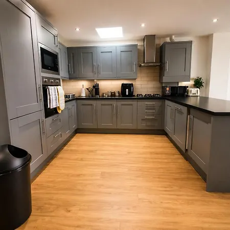 Elegant Flat In - Sleeps 8 - Garden * Бристоль