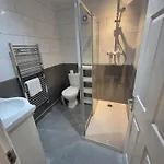 Apartment Elegant Flat In - Sleeps 8 - Garden *