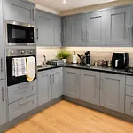Elegant Flat In - Sleeps 8 - Garden * Бристоль