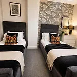 Апартаменти Elegant Flat In - Sleeps 8 - Garden Бристоль
