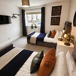 Elegant Flat In - Sleeps 8 - Garden Апартаменты *
