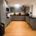 Elegant Flat In - Sleeps 8 - Garden * Бристоль