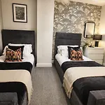 Elegant Flat In - Sleeps 8 - Garden Апартаменты