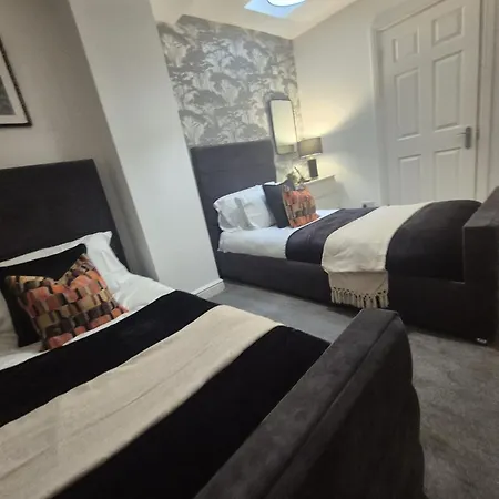 דירה Elegant Flat In - Sleeps 8 - Garden *