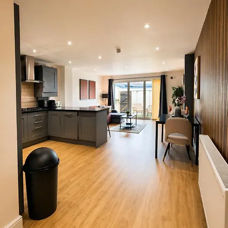 Elegant Flat In - Sleeps 8 - Garden בריסטול