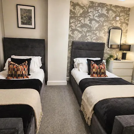Elegant Flat In - Sleeps 8 - Garden Appartement