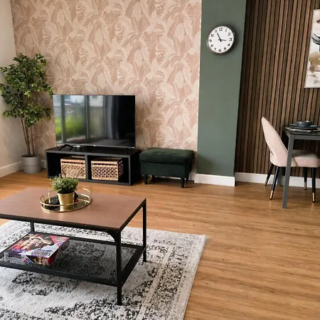 Elegant Flat In - Sleeps 8 - Garden *