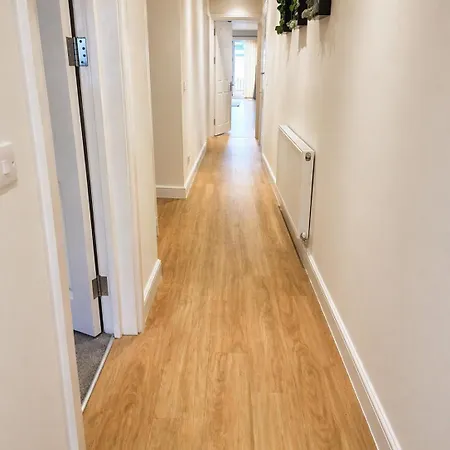 Διαμέρισμα Elegant Flat In - Sleeps 8 - Garden